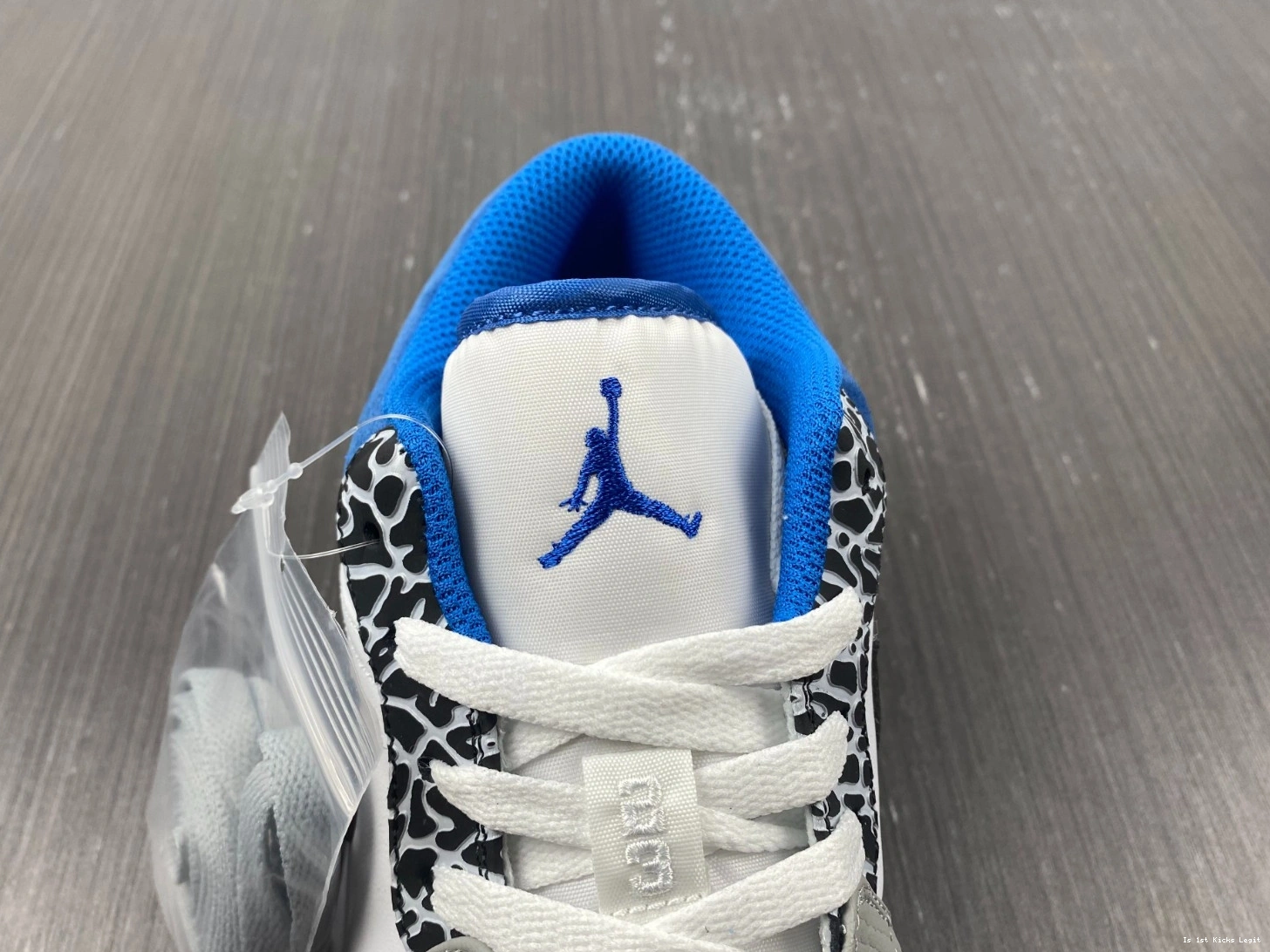 DM1199-140 True Jordan Low Blue 1 Air 0206